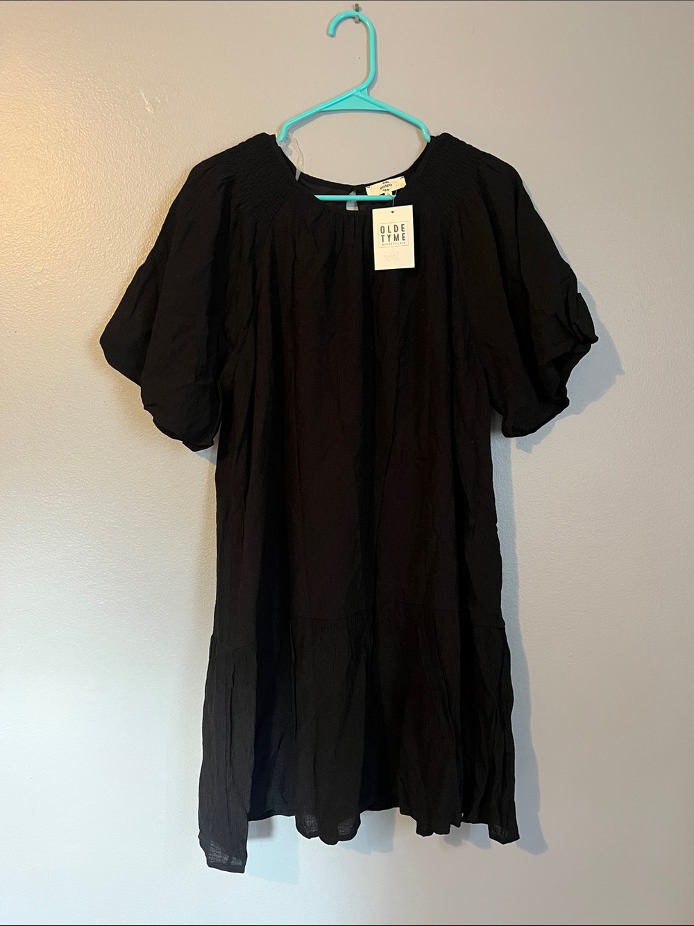 entro Black Puff Sleeve Shift Dress